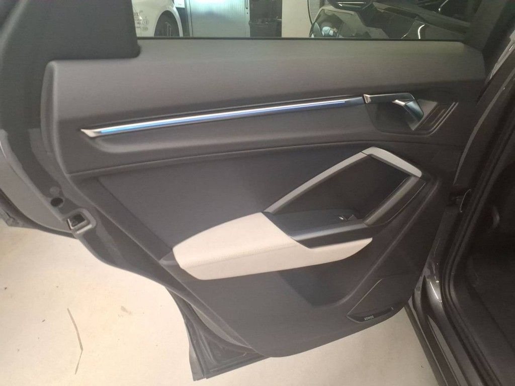 Audi Q3 2026 г. Серый, пробег 8318 км