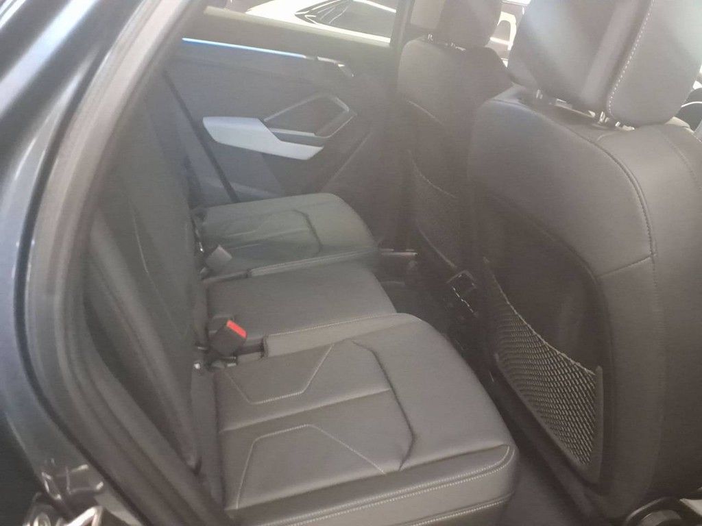 Audi Q3 2026 г. Серый, пробег 8318 км