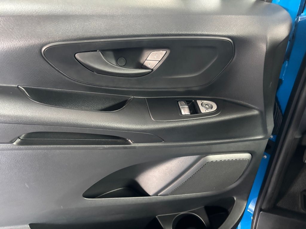 Mercedes-Benz Vito 2025 г. Синий, пробег 11551 км