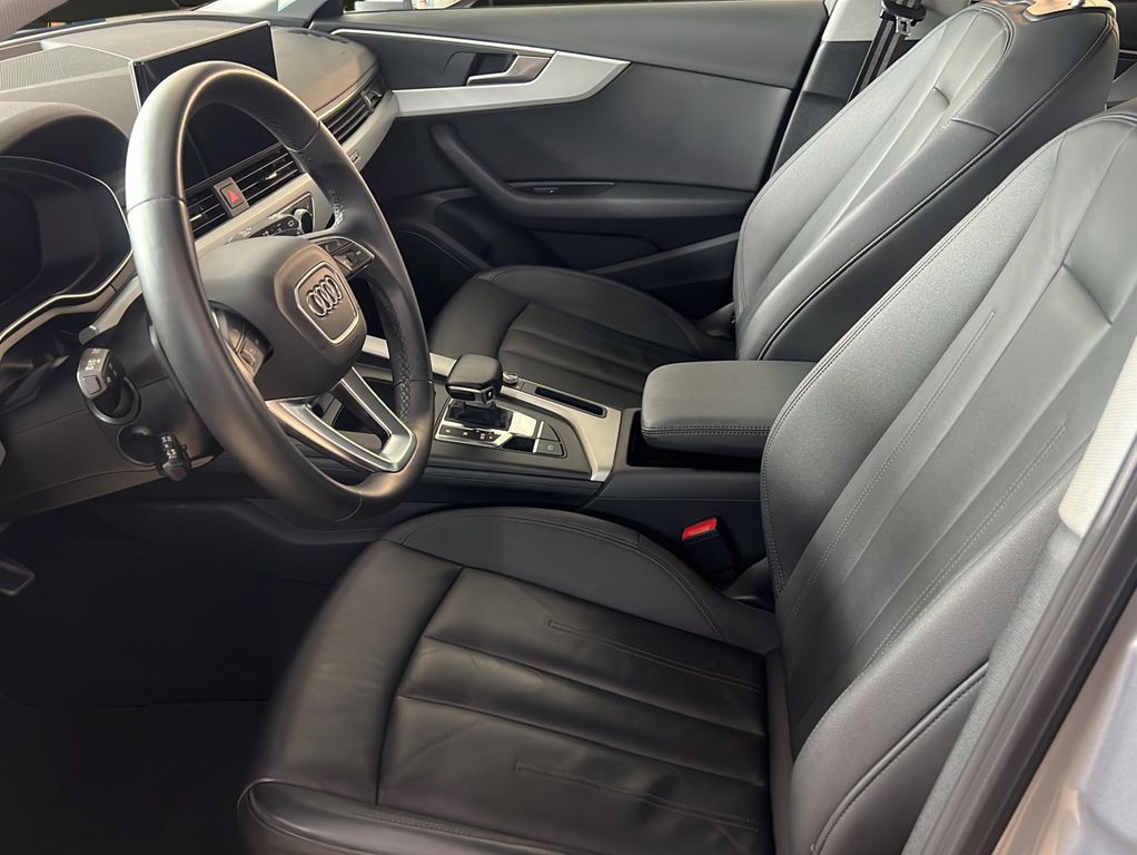 Audi A4 2023 г. Серебристый, пробег 52185 км