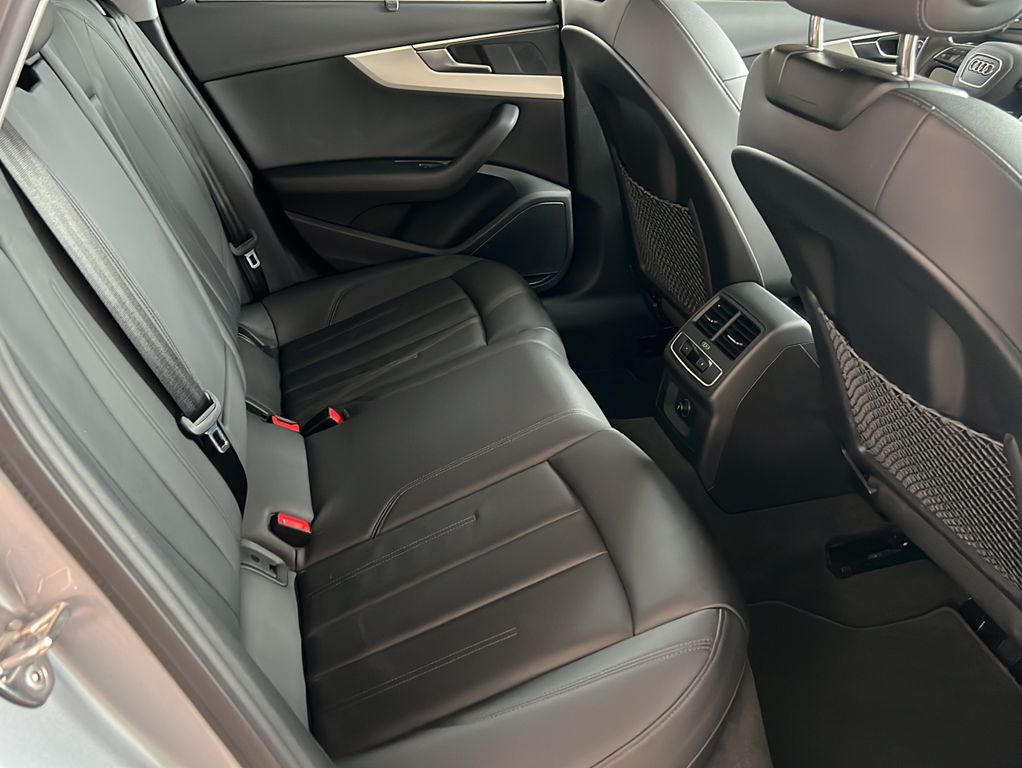 Audi A4 2023 г. Серебристый, пробег 52185 км