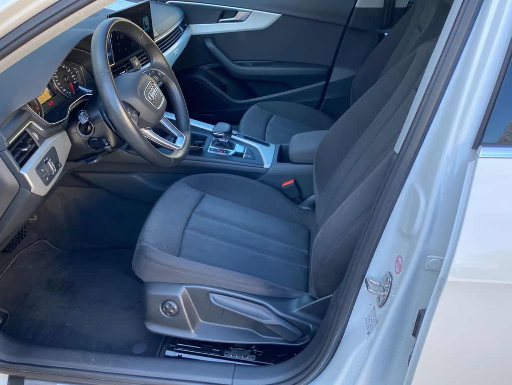 Audi A4 2023 г. Белый, пробег 58455 км