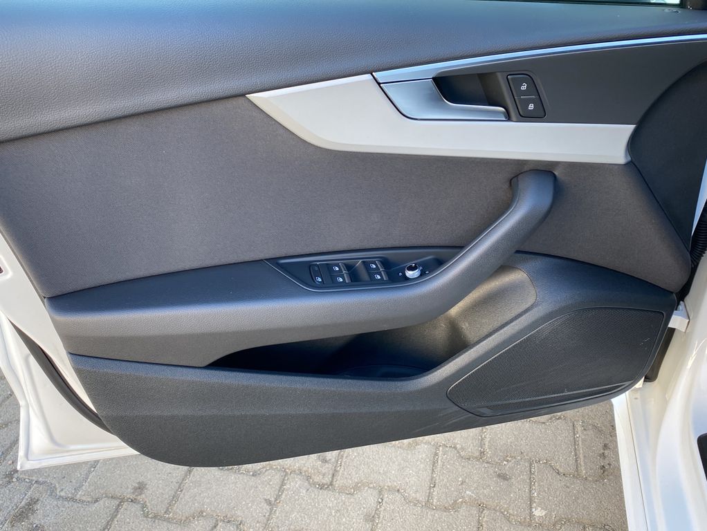 Audi A4 2023 г. Белый, пробег 58455 км