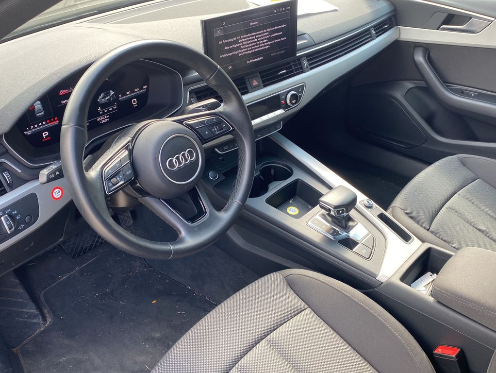Audi A4 2023 г. Серебристый, пробег 45270 км