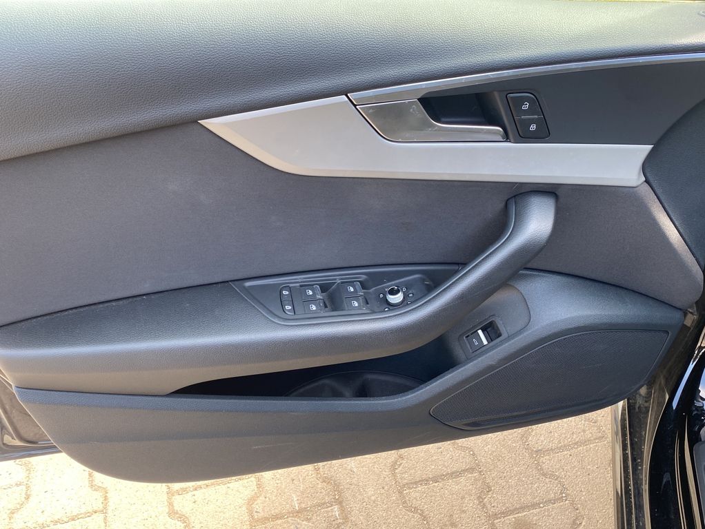 Audi A4 2023 г. Серебристый, пробег 45270 км