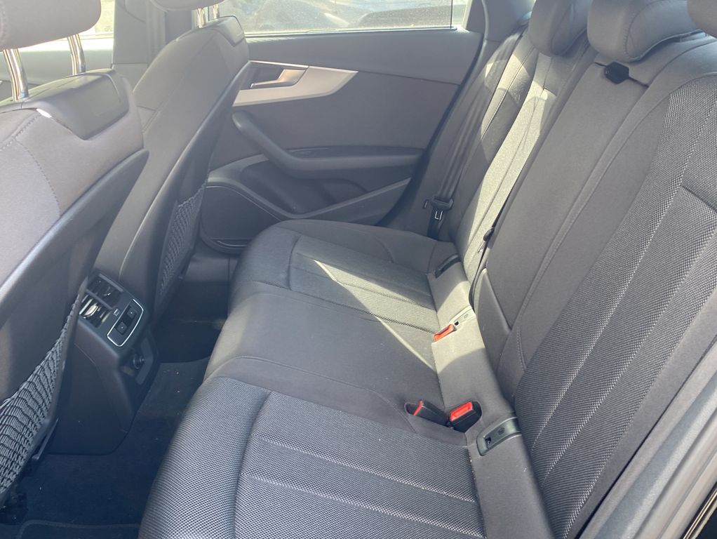 Audi A4 2023 г. Серебристый, пробег 45270 км