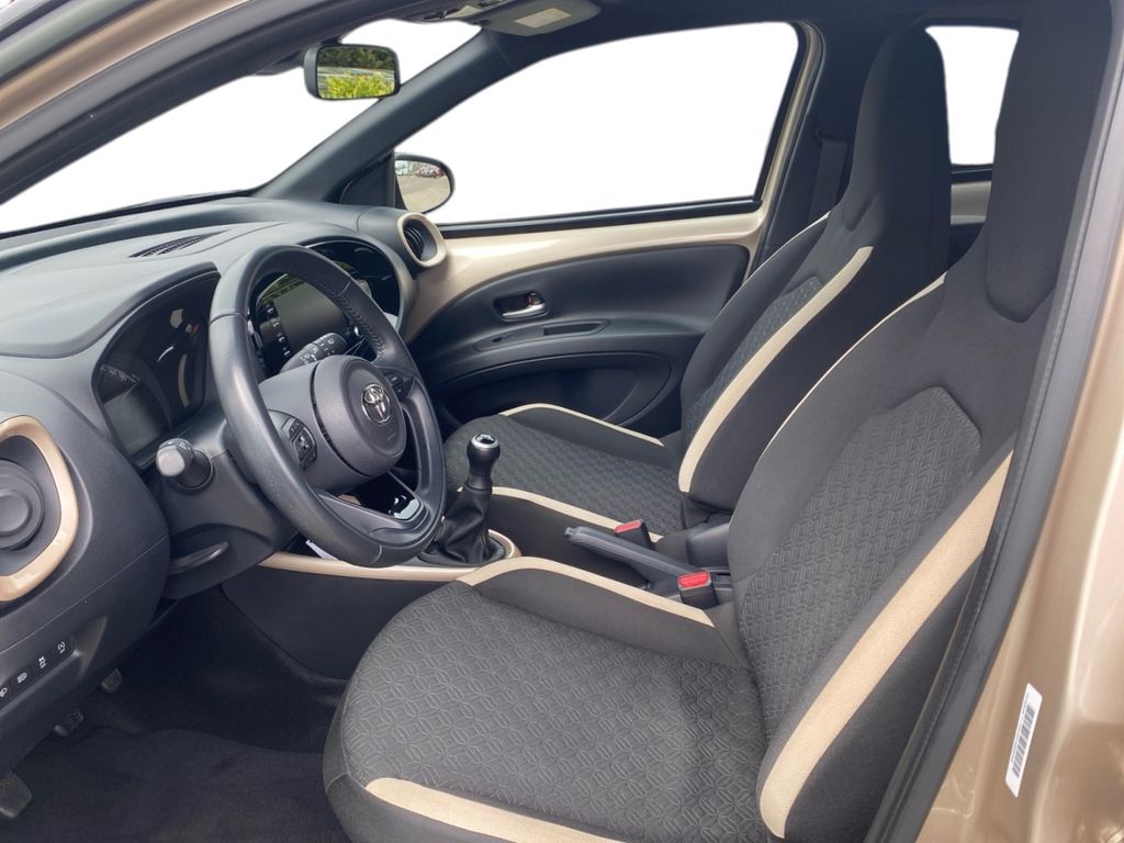 Toyota AYGO (X) 2022 г. Бежевый, пробег 39203 км