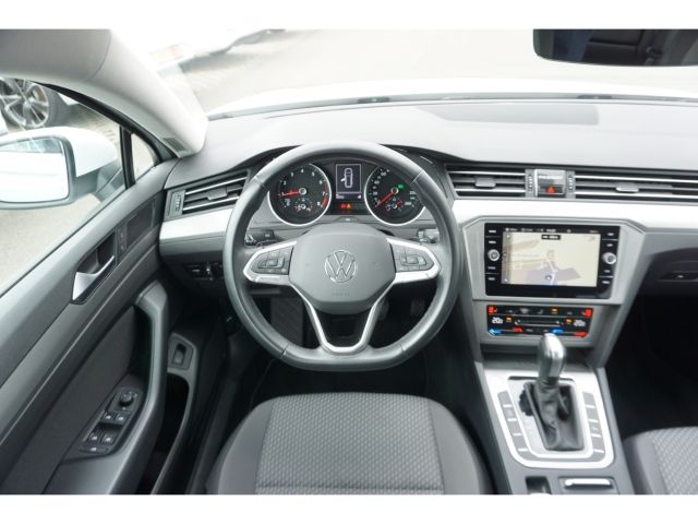 Volkswagen PASSAT VARIANT 2023 г. Белый, пробег 50000 км