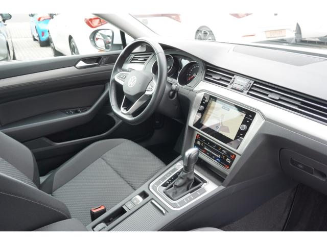 Volkswagen PASSAT VARIANT 2023 г. Белый, пробег 50000 км