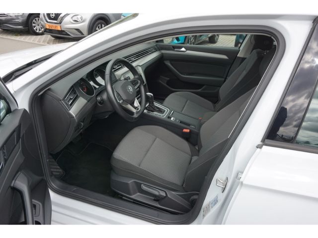 Volkswagen PASSAT VARIANT 2023 г. Белый, пробег 50000 км