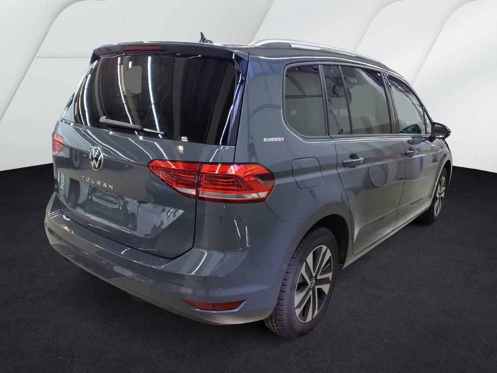 Volkswagen Touran 2026 г. Серый, пробег 25600 км