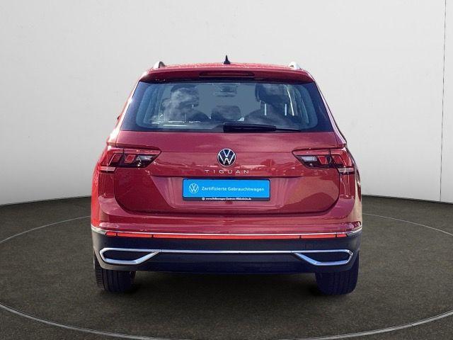Volkswagen Tiguan 2022 г. Красный, пробег 47421 км