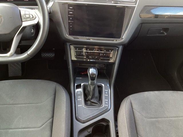Volkswagen Tiguan 2022 г. Красный, пробег 47421 км