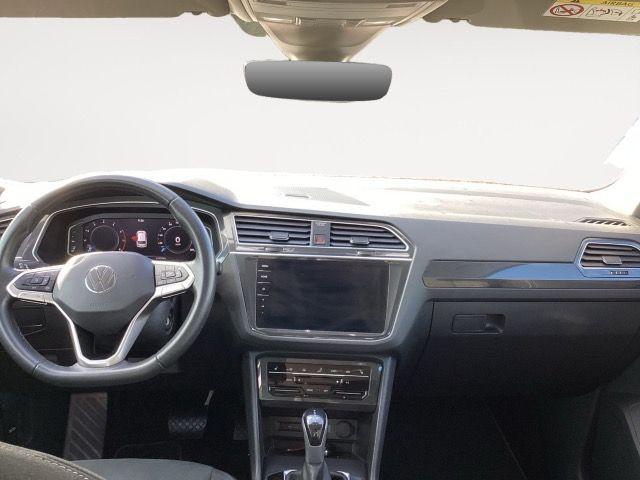 Volkswagen Tiguan 2022 г. Красный, пробег 47421 км
