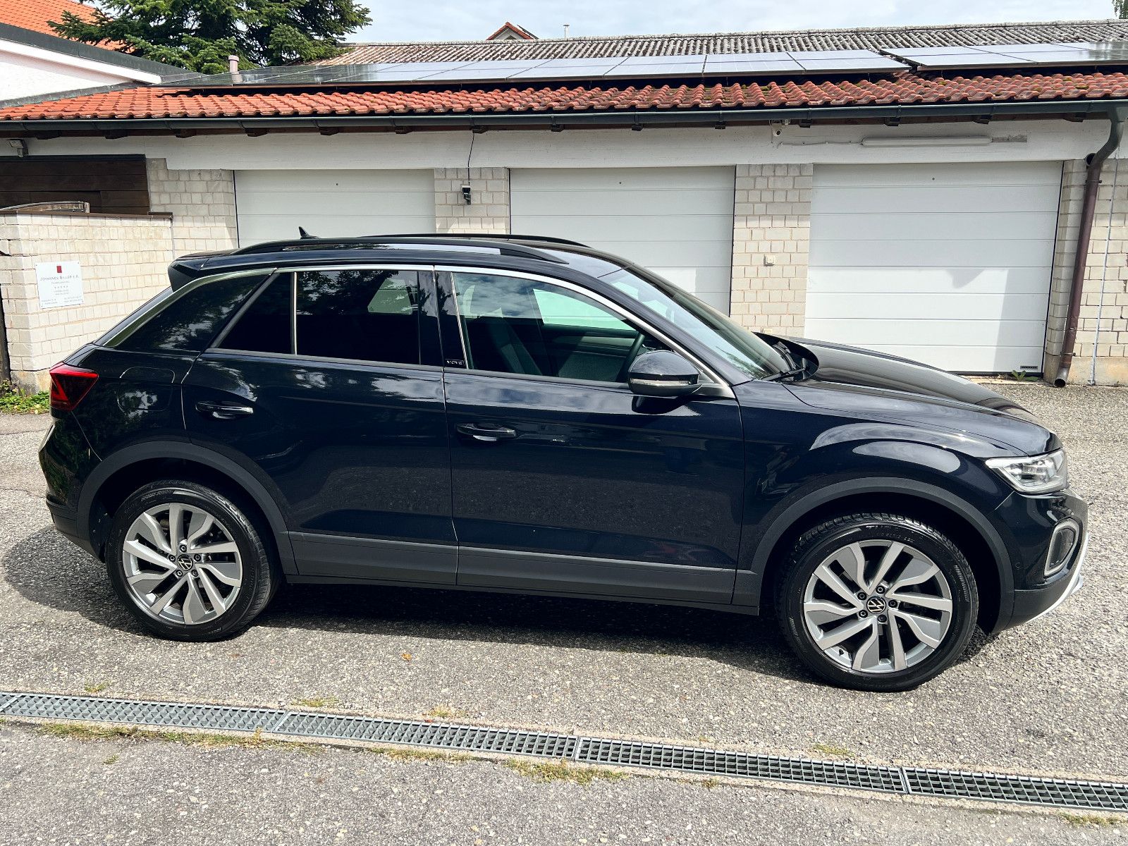 Volkswagen T-Roc 2023 г. Чёрный, пробег 56961 км