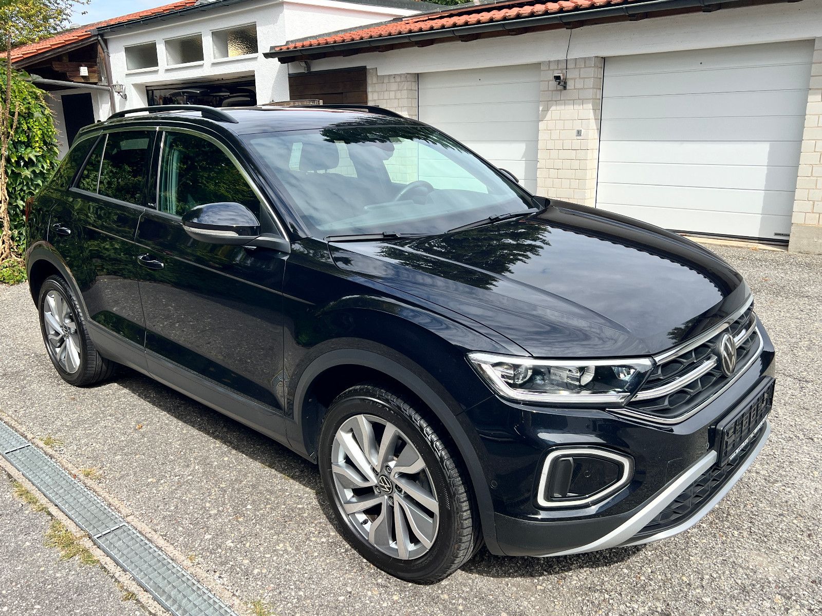 Volkswagen T-Roc 2023 г. Чёрный, пробег 56961 км