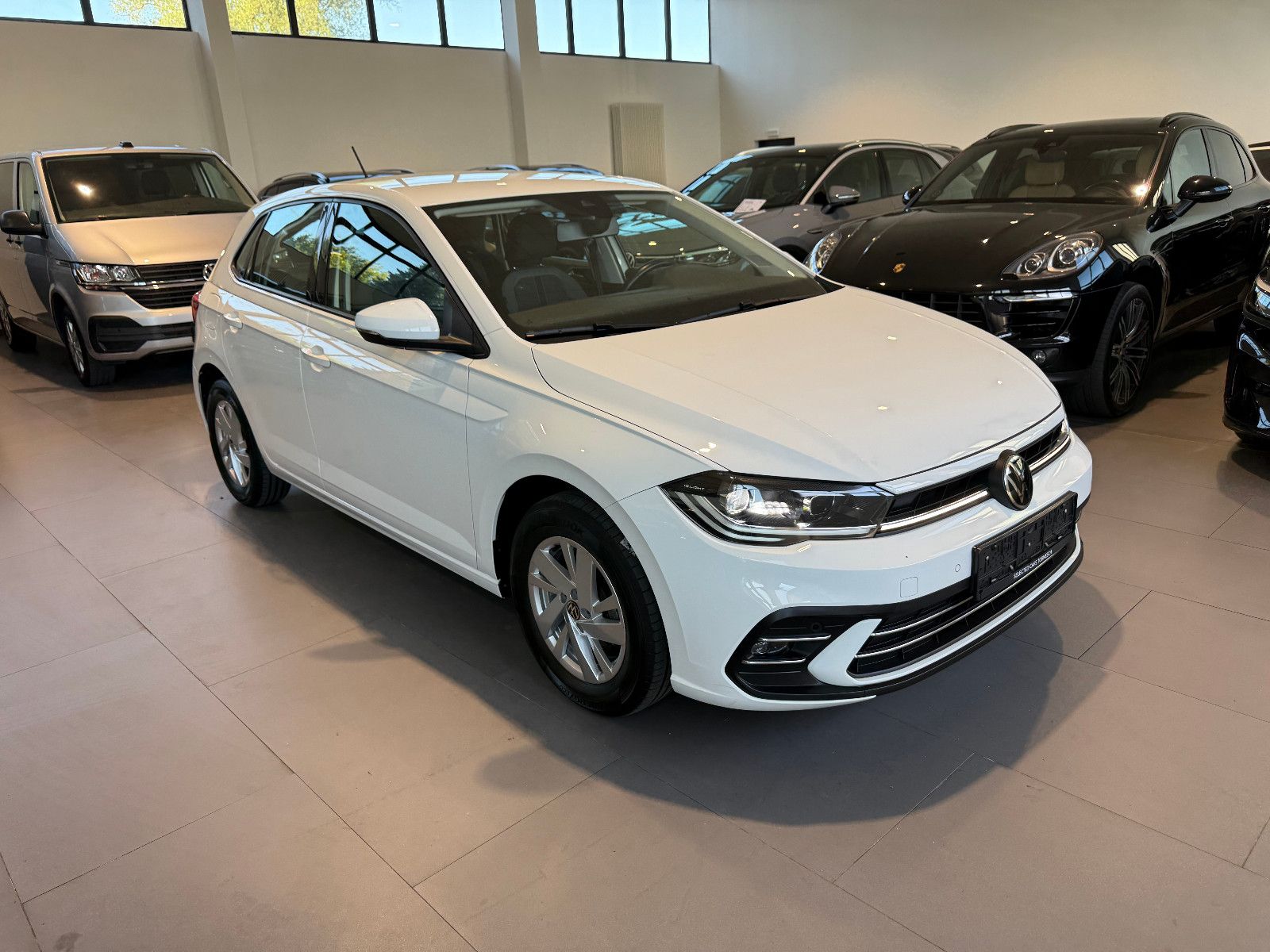 Volkswagen Polo 2022 г. Белый, пробег 59999 км