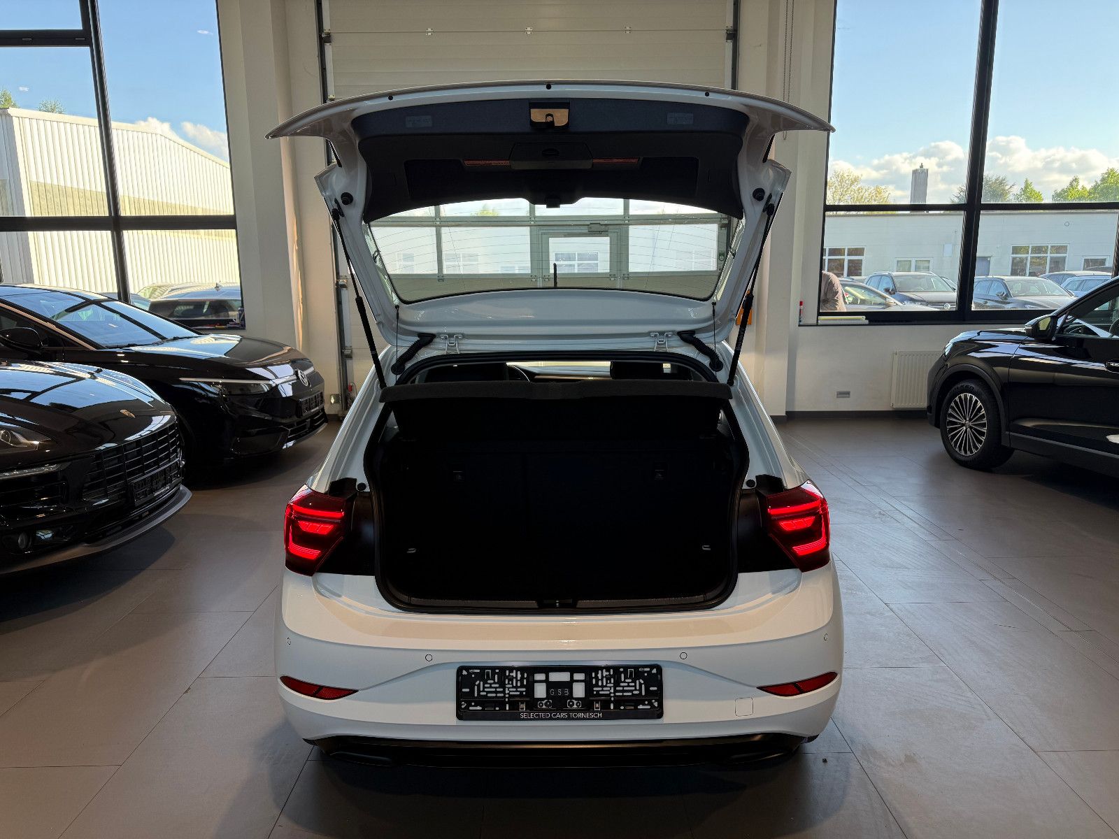 Volkswagen Polo 2022 г. Белый, пробег 59999 км