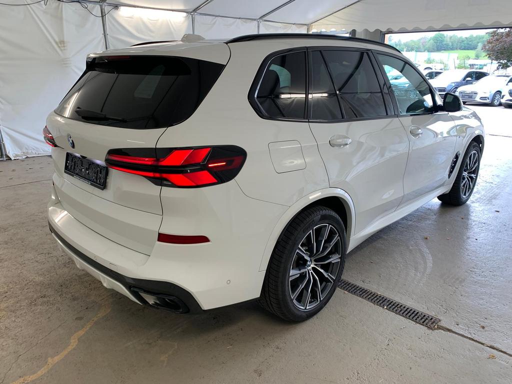 BMW X5 2024 г. Белый, пробег 60000 км