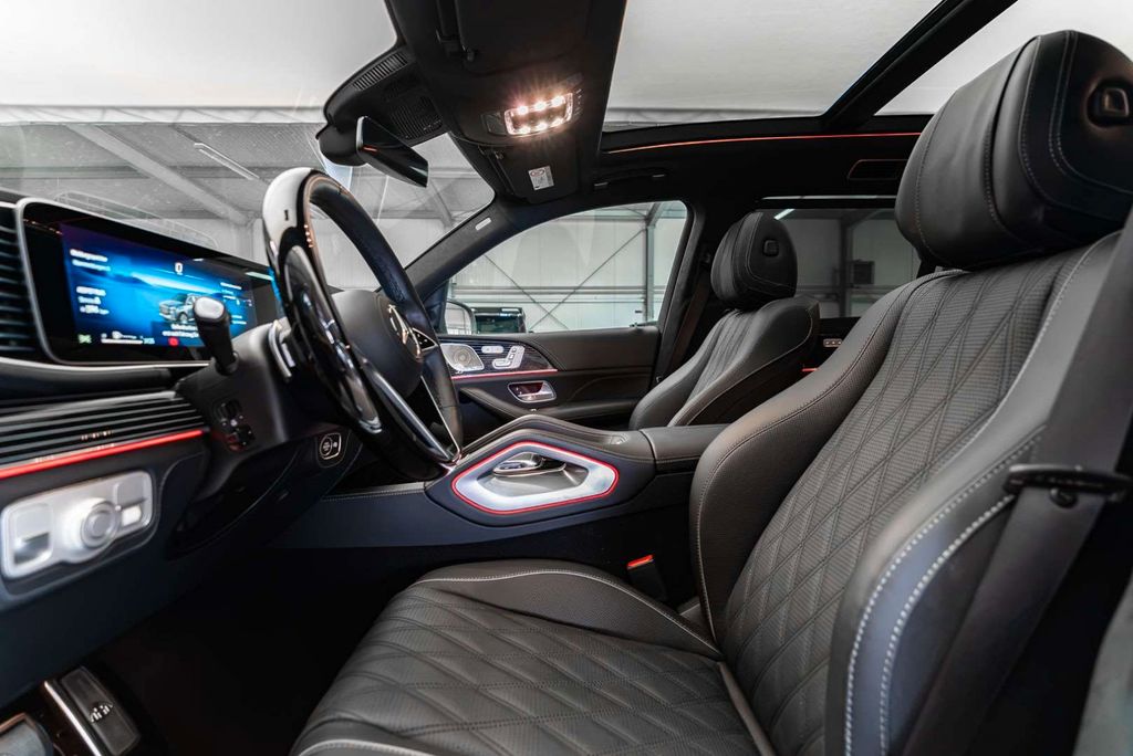 Mercedes-Benz GLS 600 2026 г. Белый, пробег 9968 км