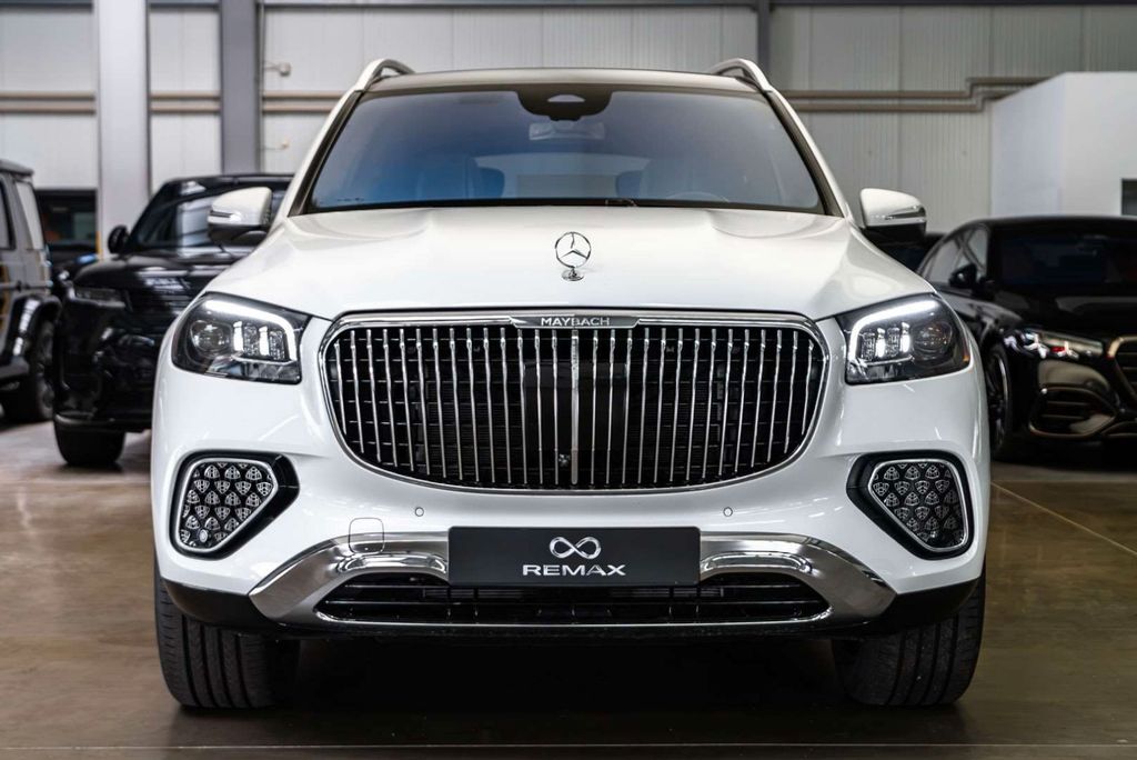 Mercedes-Benz GLS 600 2026 г. Белый, пробег 9968 км