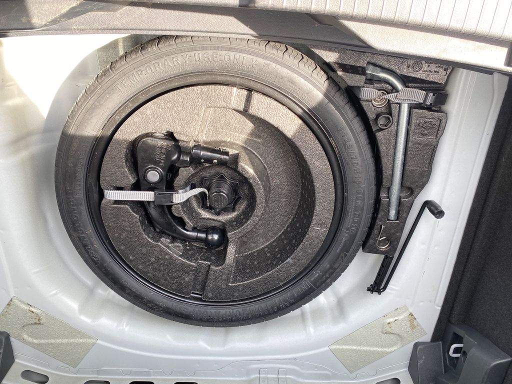 Volkswagen T-Roc 2022 г. Белый, пробег 38578 км