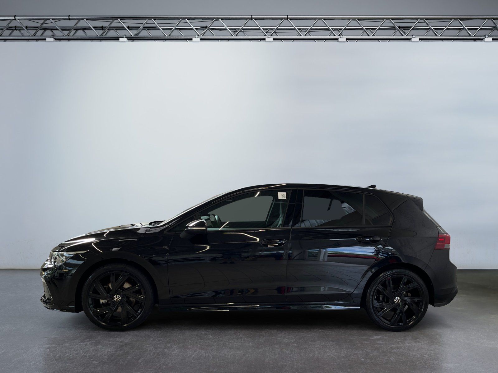 Volkswagen Golf 2023 г. Чёрный, пробег 19762 км