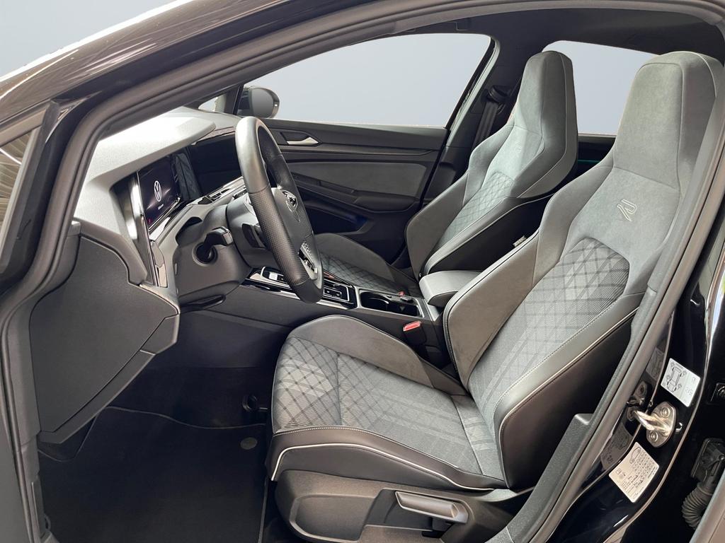 Volkswagen Golf 2023 г. Чёрный, пробег 19762 км