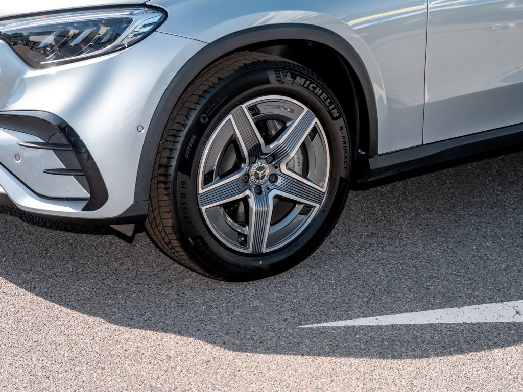 Mercedes-Benz GLC 300 2025 г. Серебристый, пробег 15741 км