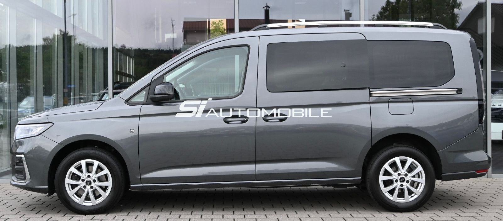 Ford GRAND TOURNEO 2023 г. Серый, пробег 57000 км