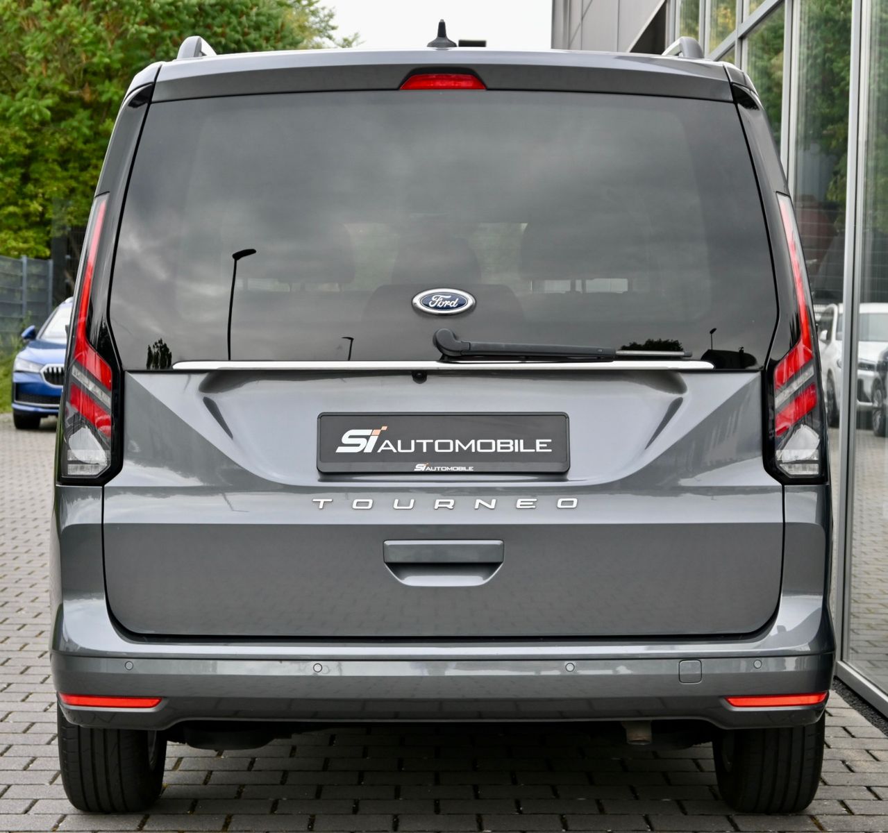 Ford GRAND TOURNEO 2023 г. Серый, пробег 57000 км