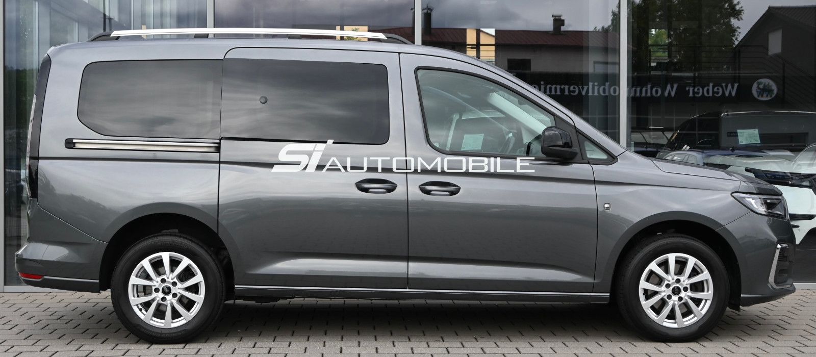 Ford GRAND TOURNEO 2023 г. Серый, пробег 57000 км