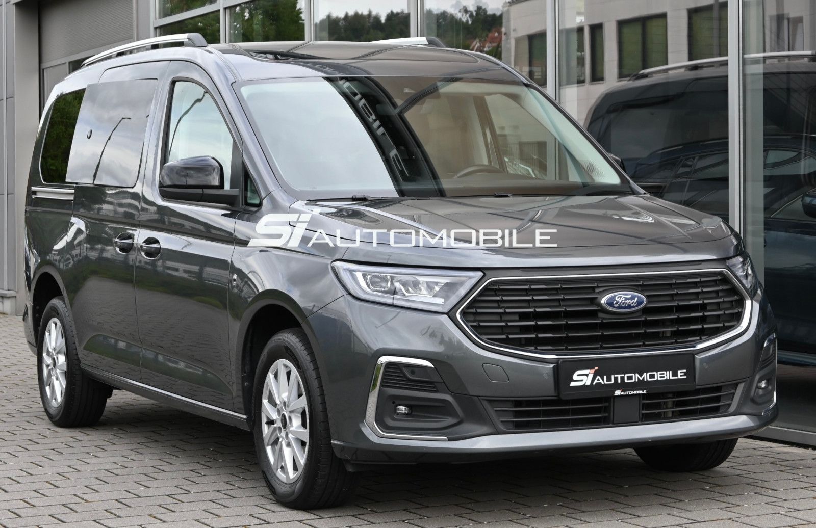 Ford GRAND TOURNEO 2023 г. Серый, пробег 57000 км