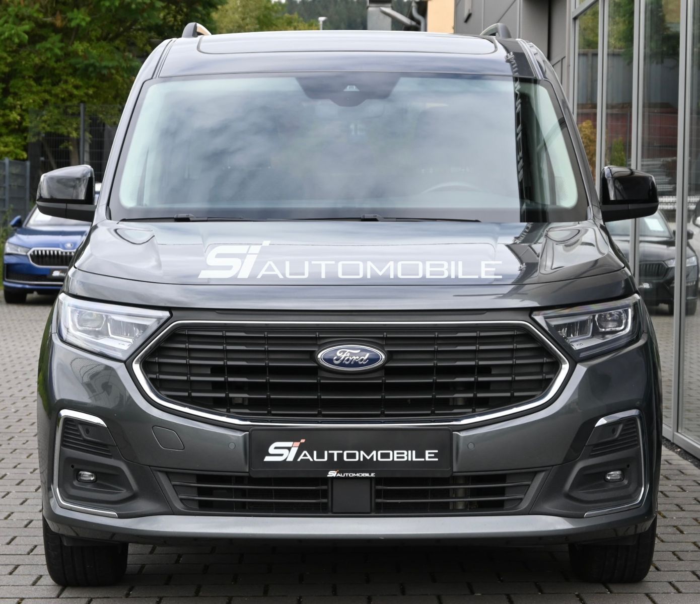 Ford GRAND TOURNEO 2023 г. Серый, пробег 57000 км