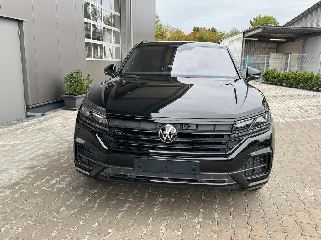 Volkswagen Touareg 2023 г. Чёрный, пробег 53000 км