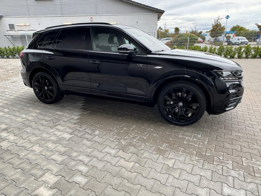 Volkswagen Touareg 2023 г. Чёрный, пробег 53000 км