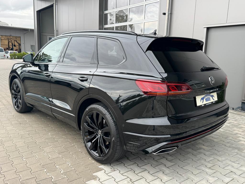 Volkswagen Touareg 2023 г. Чёрный, пробег 53000 км