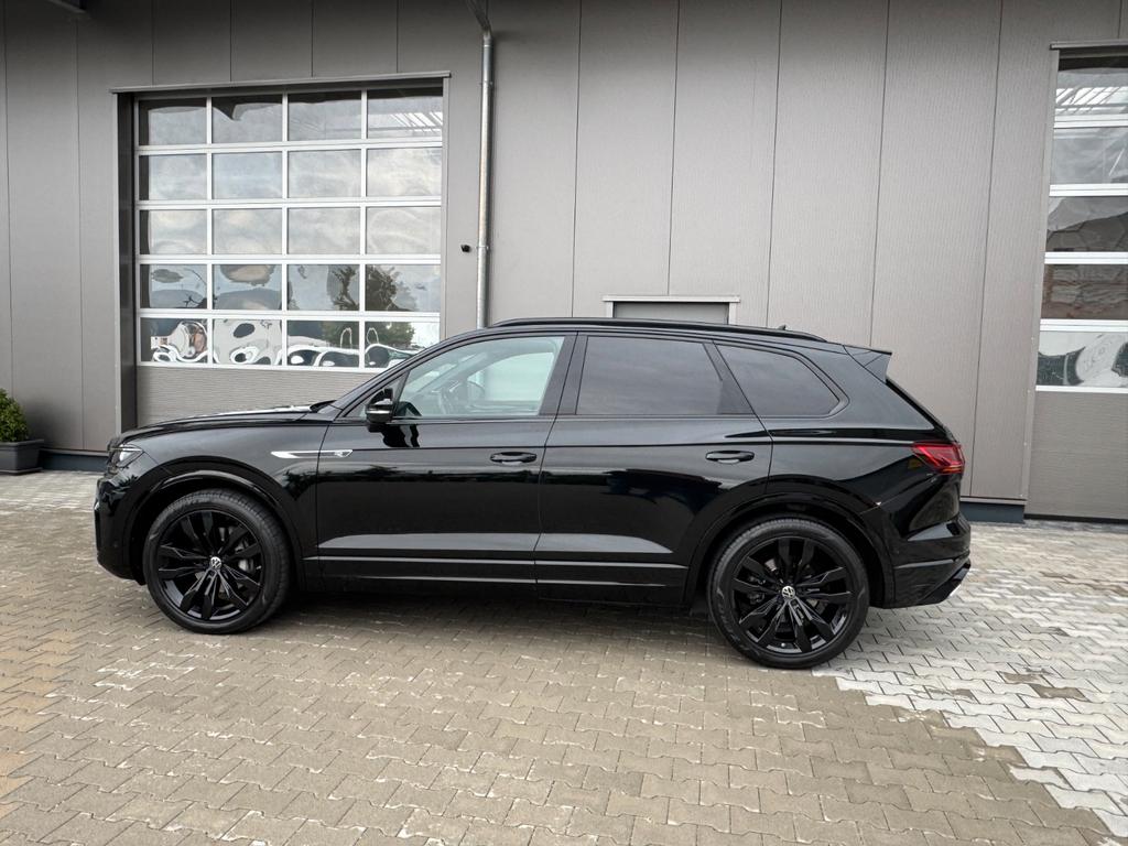 Volkswagen Touareg 2023 г. Чёрный, пробег 53000 км