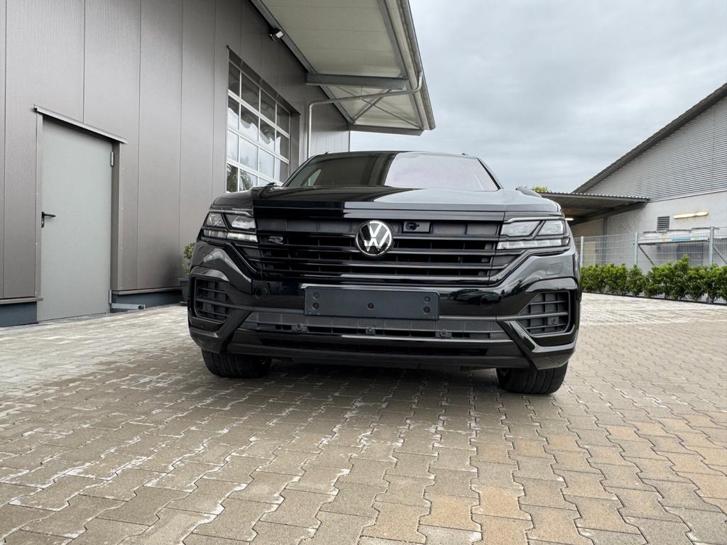 Volkswagen Touareg 2023 г. Чёрный, пробег 53000 км