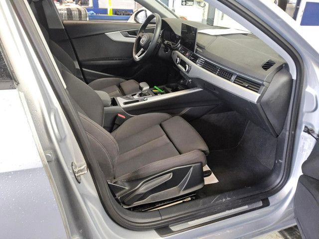 Audi A4 2024 г. Серебристый, пробег 54400 км