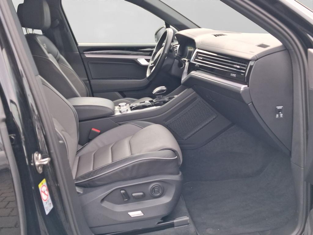 Volkswagen Touareg 2023 г. Чёрный, пробег 46076 км