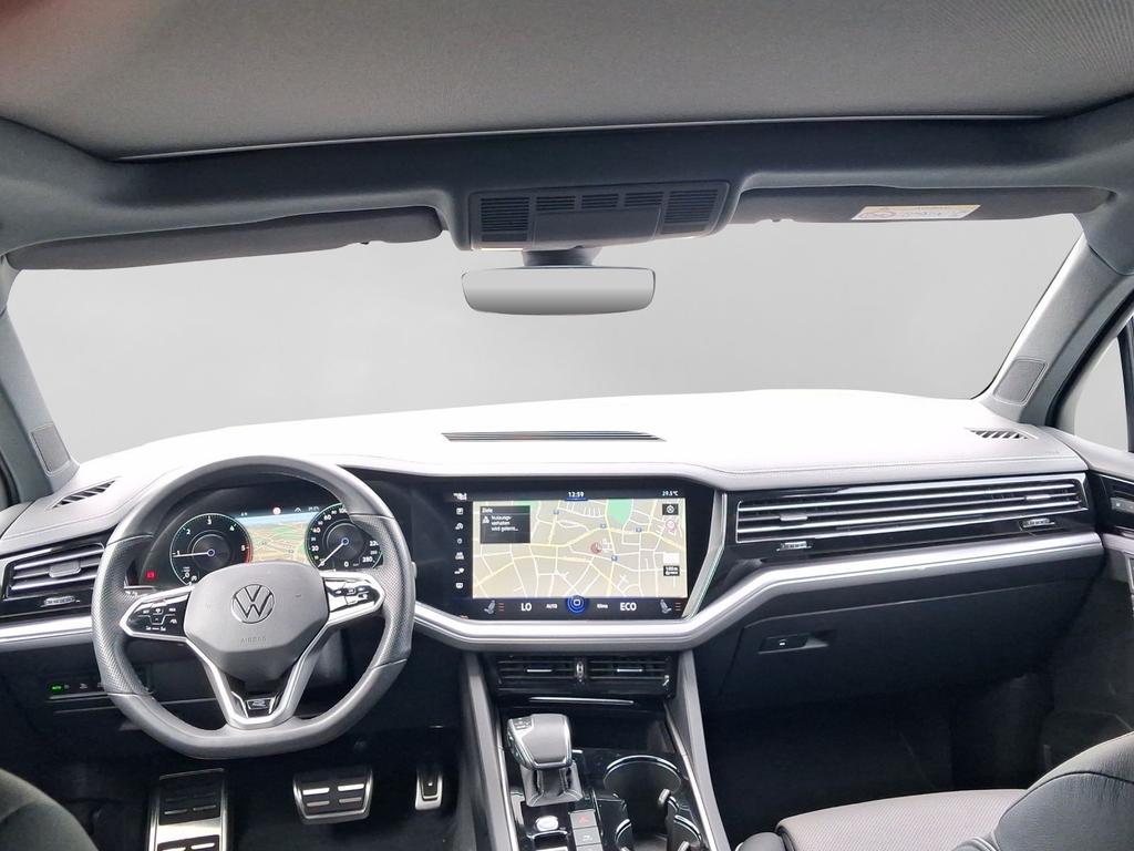 Volkswagen Touareg 2023 г. Чёрный, пробег 46076 км