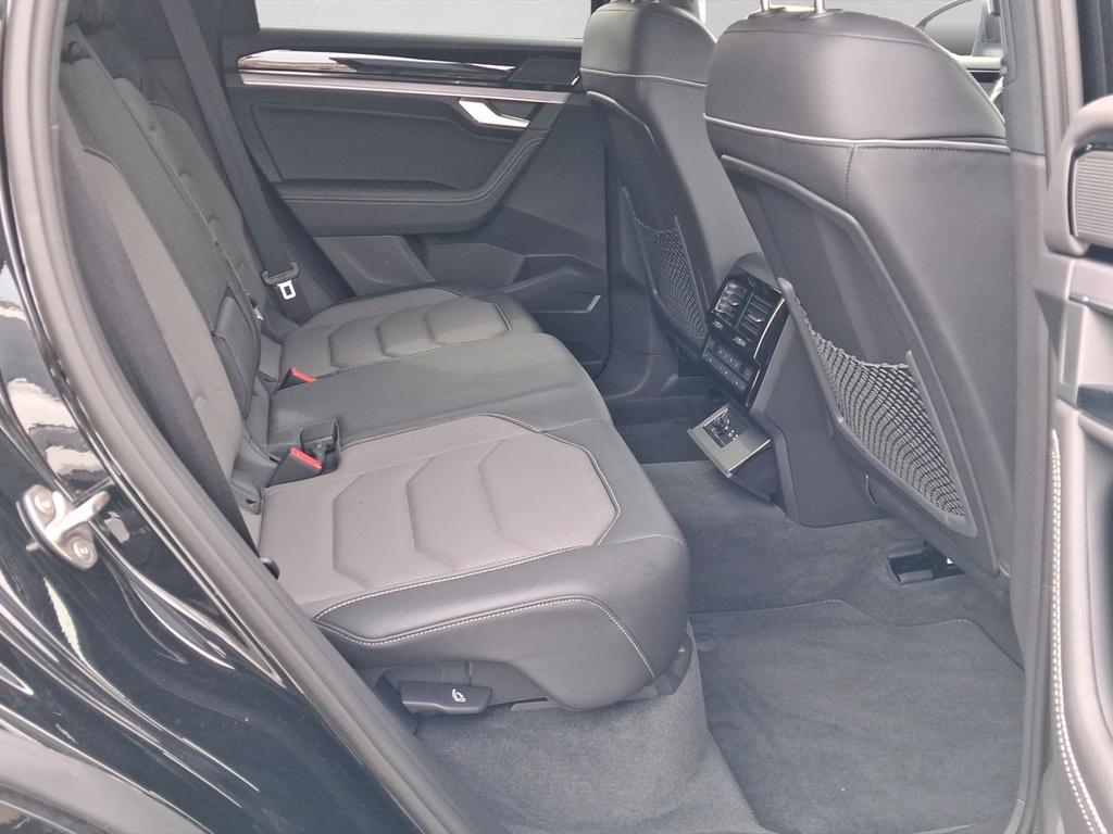 Volkswagen Touareg 2023 г. Чёрный, пробег 46076 км