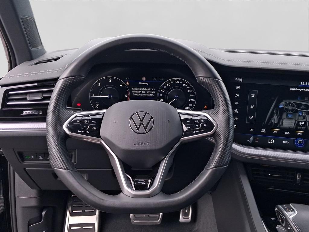 Volkswagen Touareg 2023 г. Чёрный, пробег 46076 км