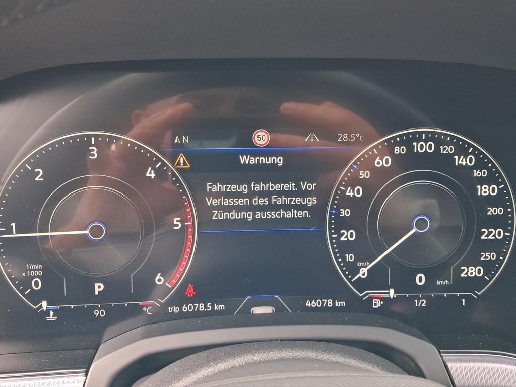 Volkswagen Touareg 2023 г. Чёрный, пробег 46076 км