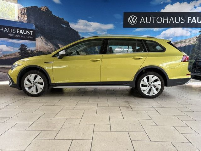 Volkswagen Golf 2024 г. Жёлтый, пробег 29550 км