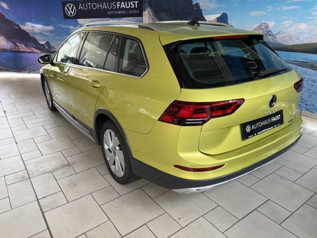 Volkswagen Golf 2024 г. Жёлтый, пробег 29550 км