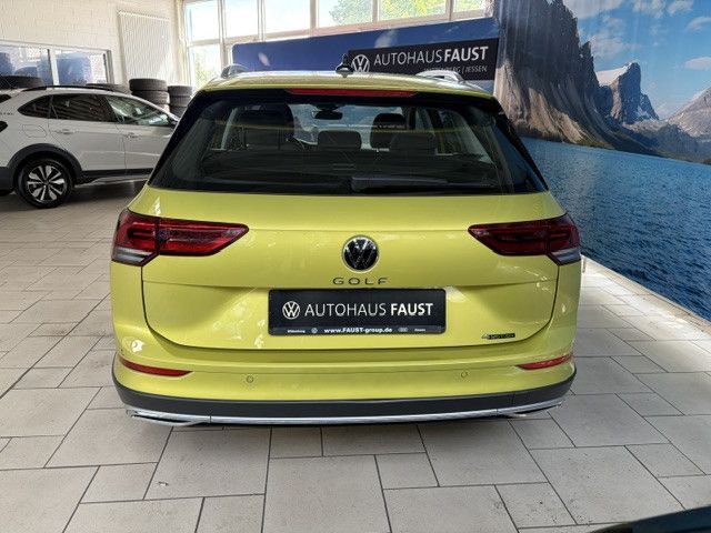 Volkswagen Golf 2024 г. Жёлтый, пробег 29550 км