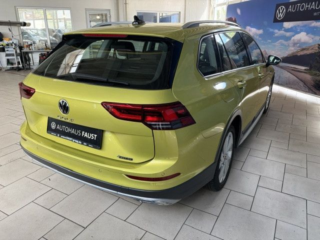 Volkswagen Golf 2024 г. Жёлтый, пробег 29550 км