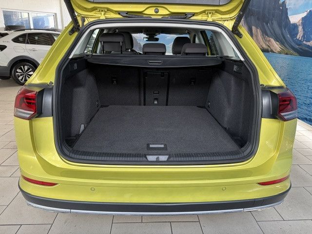 Volkswagen Golf 2024 г. Жёлтый, пробег 29550 км